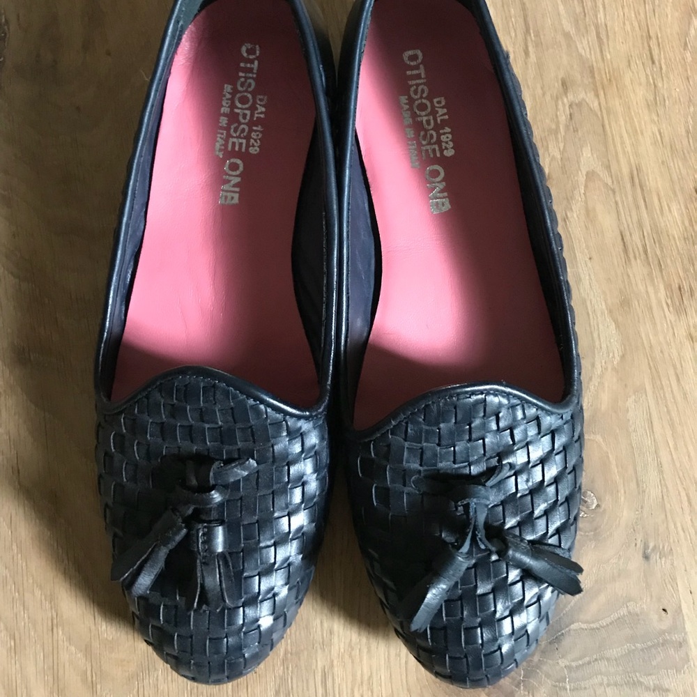 Beautiful Italian navy basketweave leather loafers